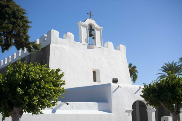 La Iglesia de Sant Jordi: Fe y Simplicidad